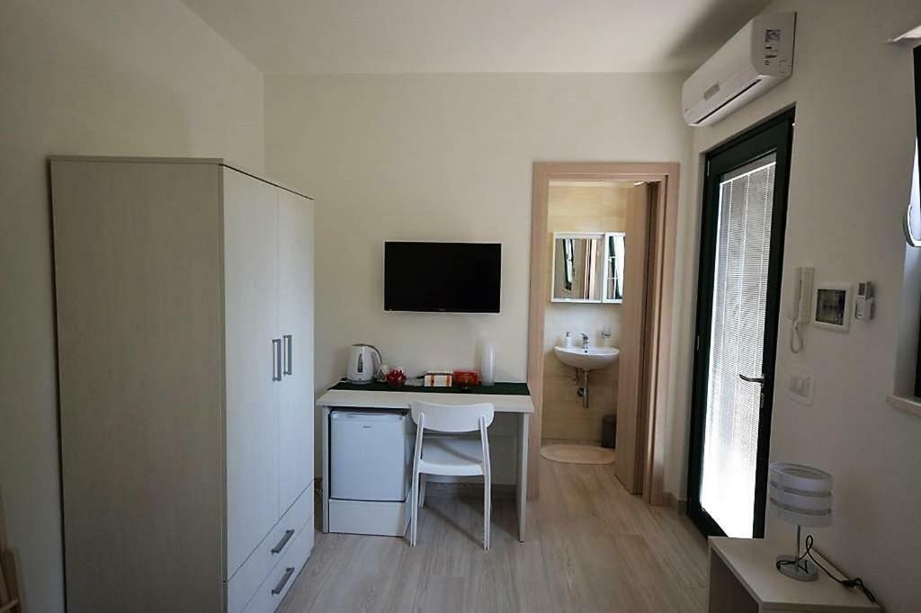 Le Stanze Di Casa Polinisso Guest House Carovigno Eksteriør bilde